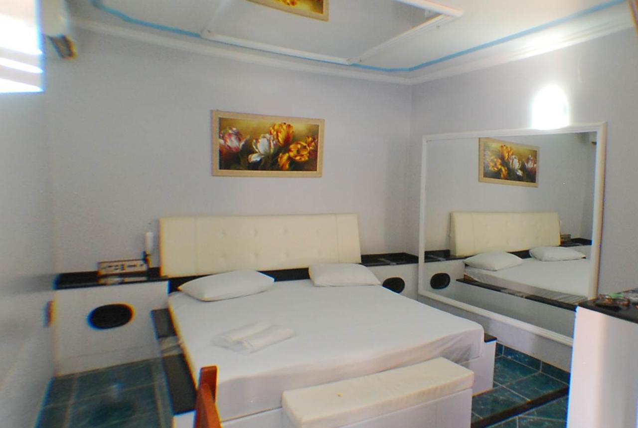 Castellu'S (Adults Only) Hotel ปิราสซูนุงกา ภายนอก รูปภาพ